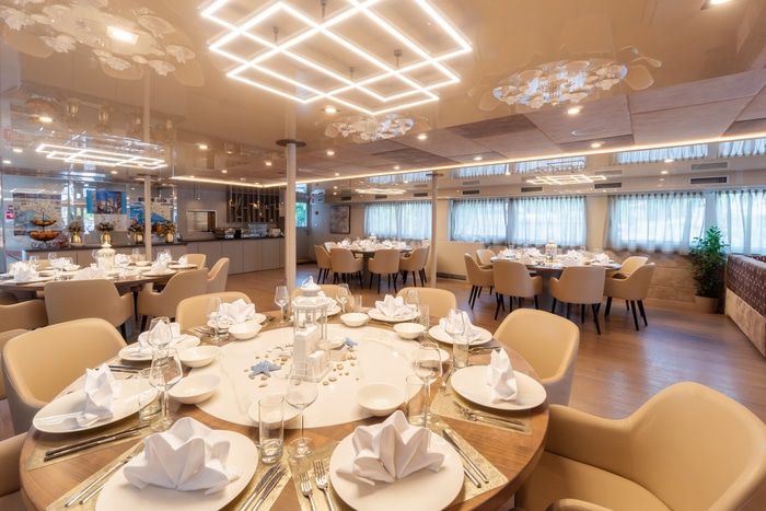 Restaurants, Bars & Cafés on MS Adriatic Sky